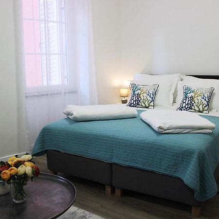 Love Apartment Rovigno Esterno foto